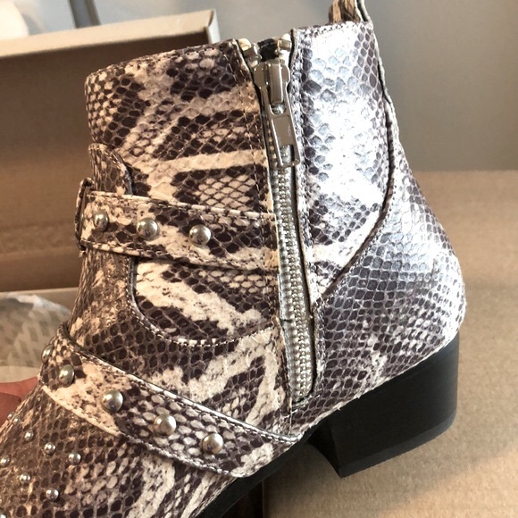 NIB [JANE AND THE SHOE] Cindy Snakeskin Pointed Ankle Booties Women's Sz 6.5 - Picture 9 of 11